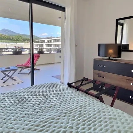 Apartment T2 Neuf Avec Belle Terrasse Proche Plage *